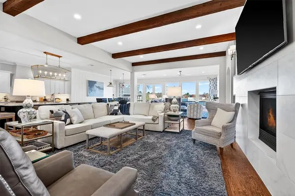 600 Kiowa Drive E, Lake Kiowa, TX 76240