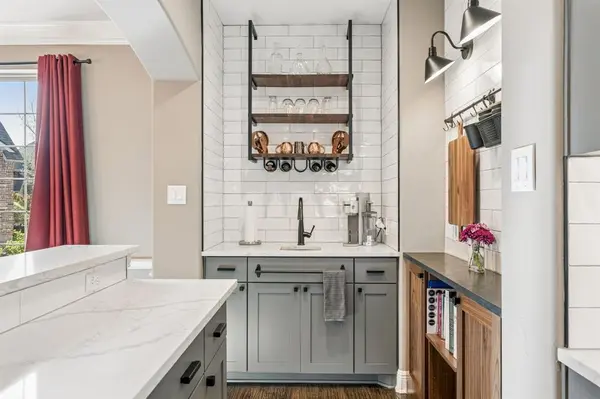 9025 Thompson Drive, Lantana, TX 76226