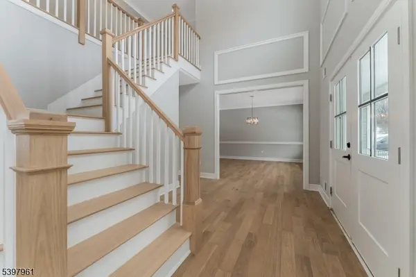 4 Spring Ct, Lopatcong Twp., NJ 08865