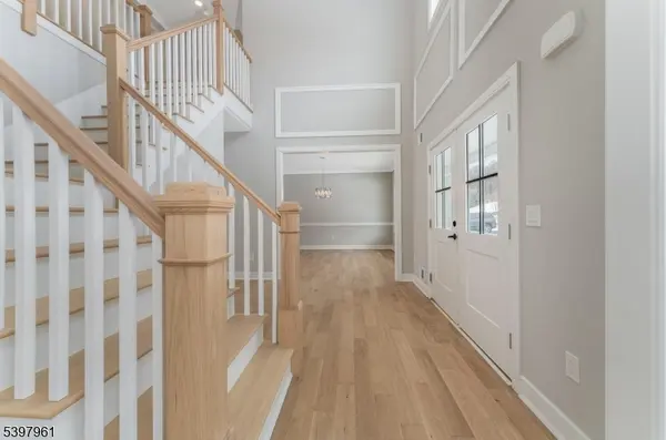 4 Spring Ct, Lopatcong Twp., NJ 08865