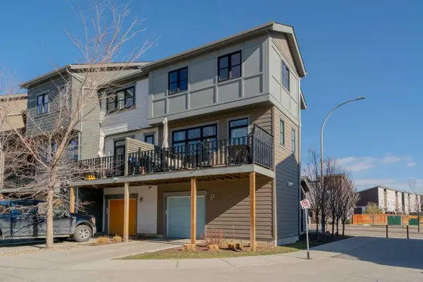 960 Walden DR SE, Calgary, AB T2X 4C4