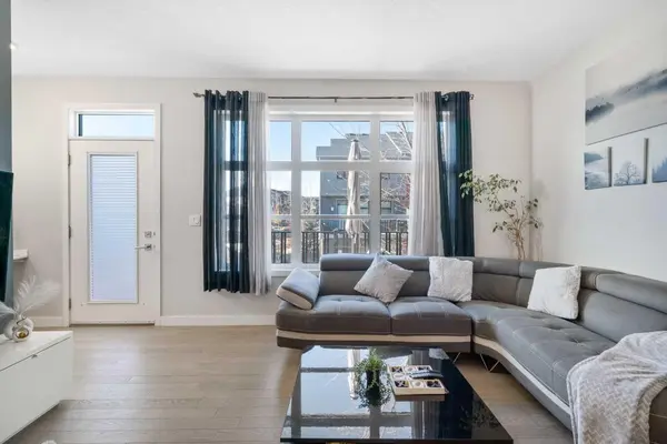 960 Walden DR SE, Calgary, AB T2X 4C4