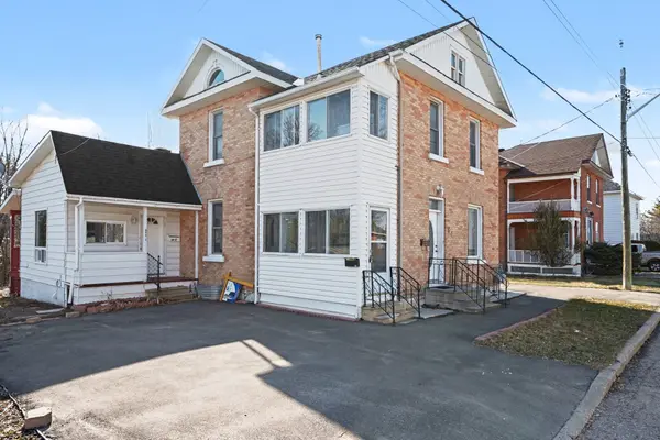 84 Bank ST N, Renfrew, ON K7V 2E2