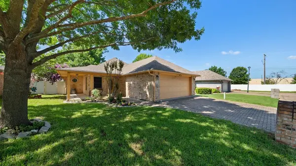 111 Sunglow Loop, Red Oak, TX 75154