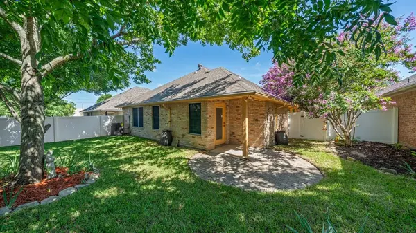 111 Sunglow Loop, Red Oak, TX 75154