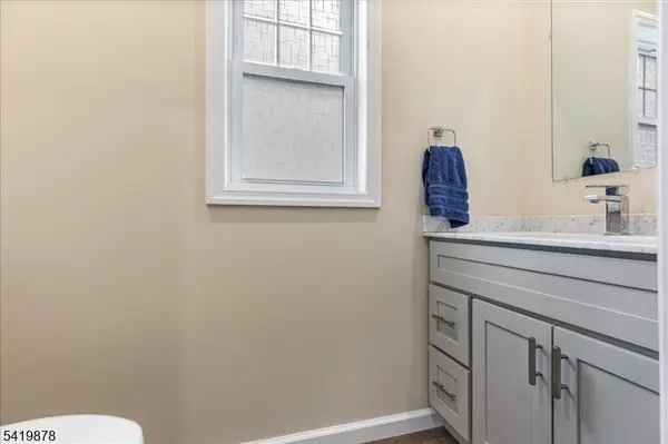 100 Valerie Dr, Manville Boro, NJ 08835