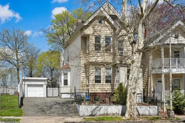 70 9Th Ave, East Orange City, NJ 07018