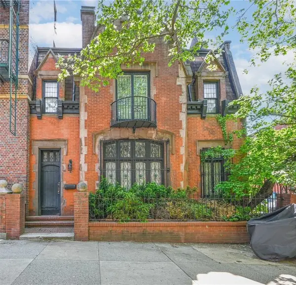 860 Union ST, Brooklyn, NY 11215