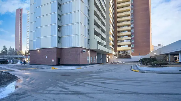 5 Massey SQ #2103, Toronto E03, ON M4C 5L6