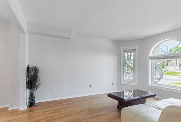 135 Livingstone ST W #Upper, Barrie, ON L4N 7J4