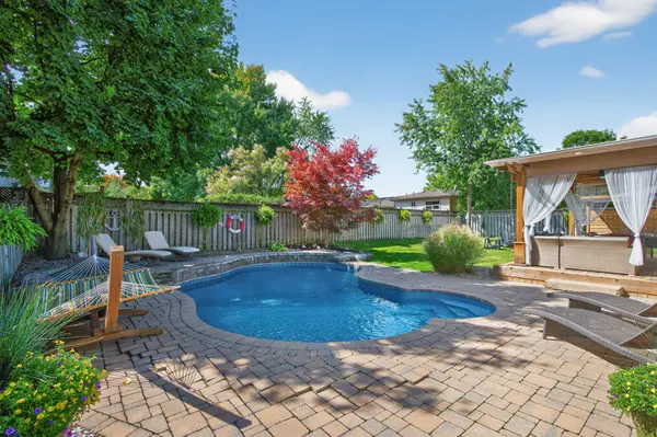 400 Sunset DR, Oakville, ON L6L 3N2