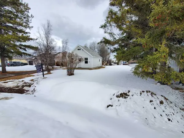 531 65 ST, Edson, AB T7E 1M2