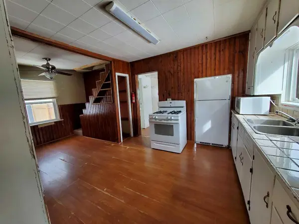 531 65 ST, Edson, AB T7E 1M2