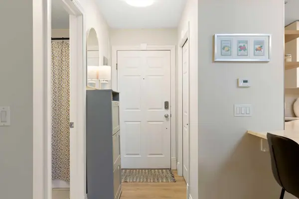 1631 28 AVE SW #405, Calgary, AB T2T 1J5