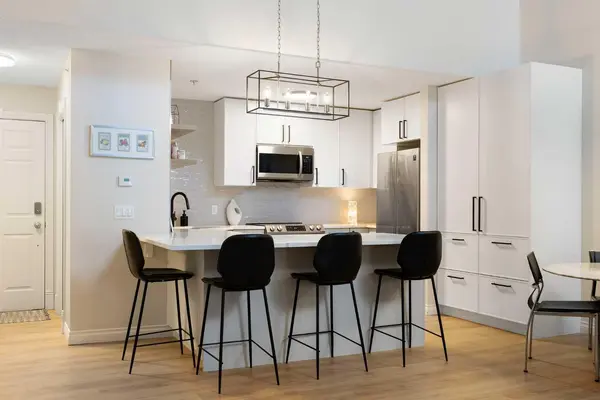 1631 28 AVE SW #405, Calgary, AB T2T 1J5