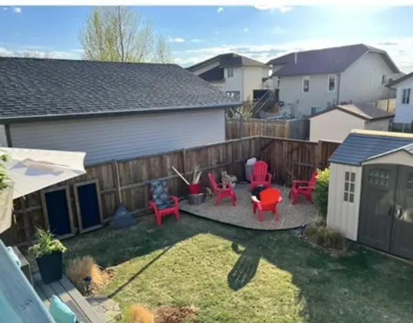 68 Garden RD, Lacombe, AB T4L 2P1