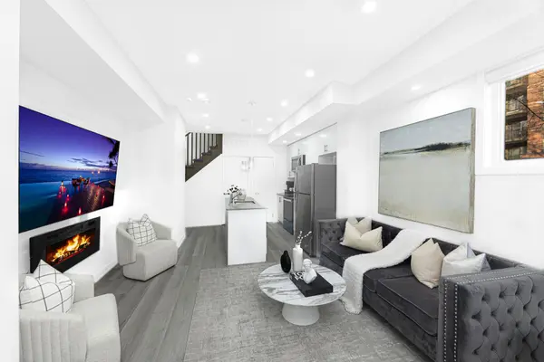 3562 Colonial DR #13, Mississauga, ON L5L 5R9