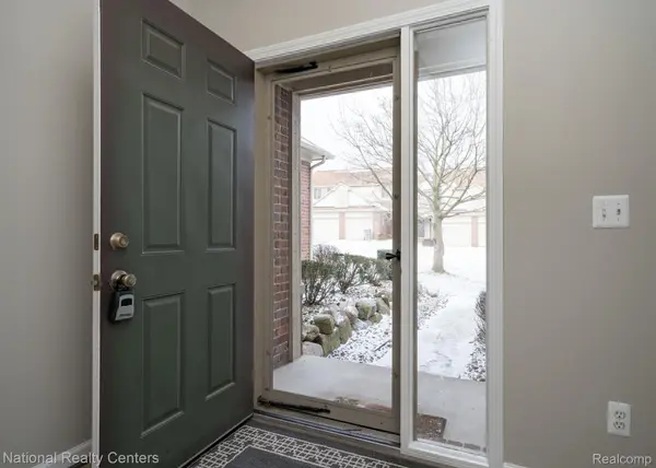 1291 Azalea LN #120, Waterford Charter Township, MI 48327