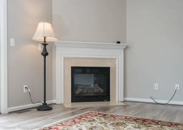 1291 Azalea LN #120, Waterford Charter Township, MI 48327