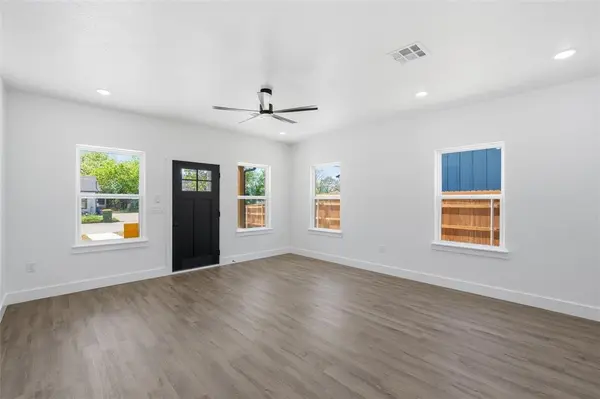 1023 Kane Street, Bellmead, TX 76705