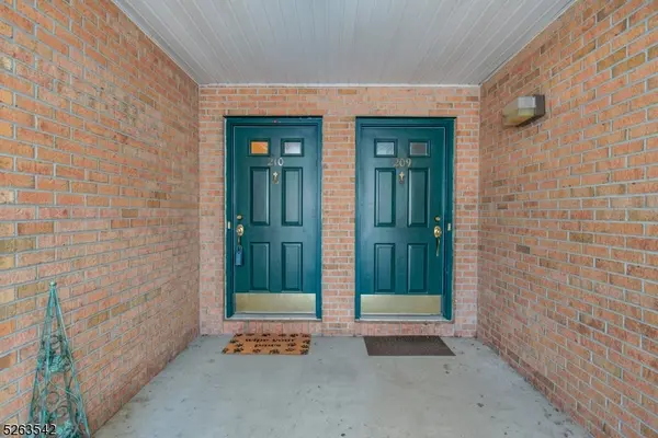 210 Vista Dr, Hanover Twp., NJ 07927