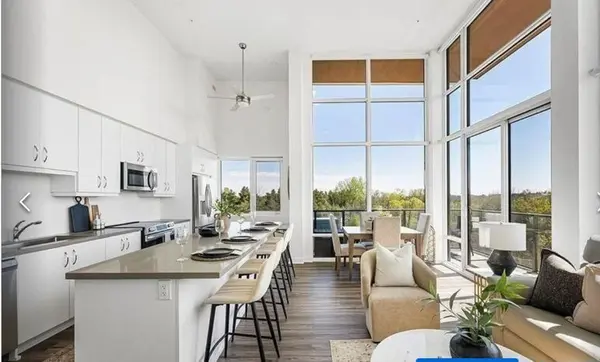 385 Arctic Red DR #409, Oshawa, ON L1L 0W9