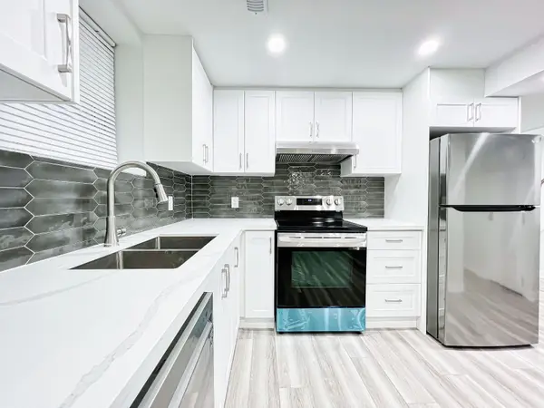 88 Hewitt CRES, Ajax, ON L1S 7B4