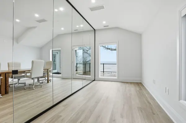 2100 Old Lakeshore RD #4, Burlington, ON L7R 1E3