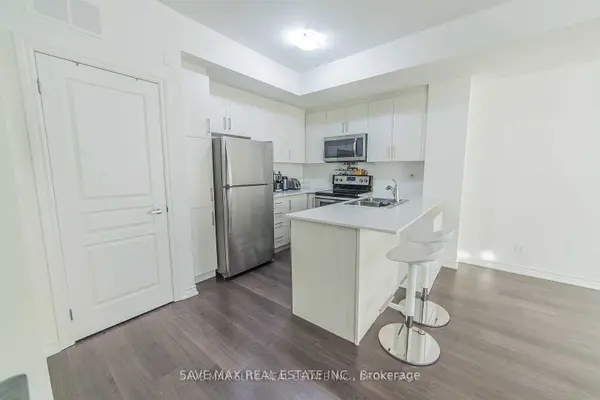 120 Longbranch AVE #8, Toronto W06, ON M8W 0A9