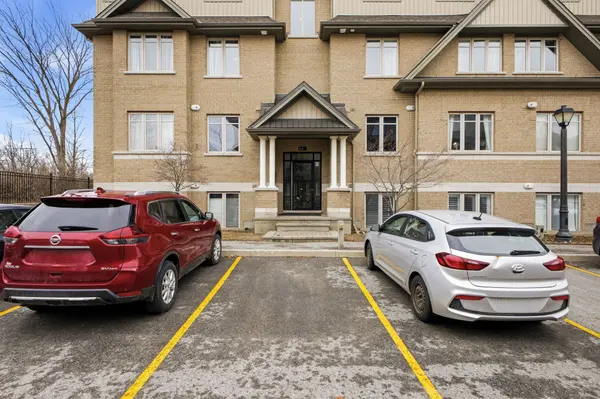 66 Tipperary Private #H, Barrhaven, ON K2J 2T3