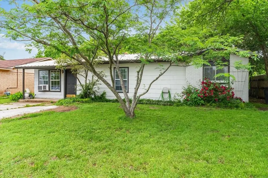 716 N Cummings Drive, Alvarado, TX 76009