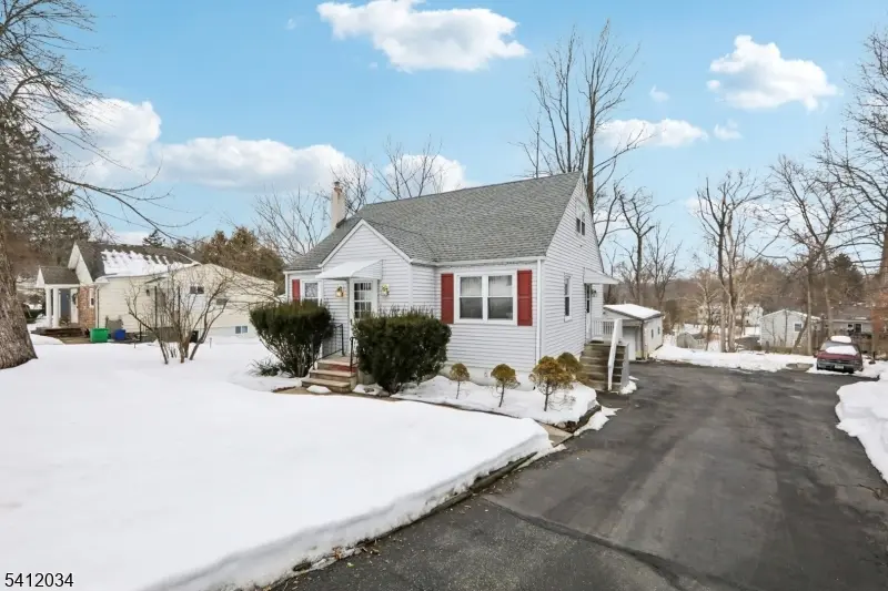 86 Kakeout Rd, Butler Boro, NJ 07405