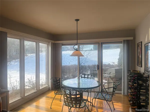 1446 Vistaview DR, Rochester Hills, MI 48306