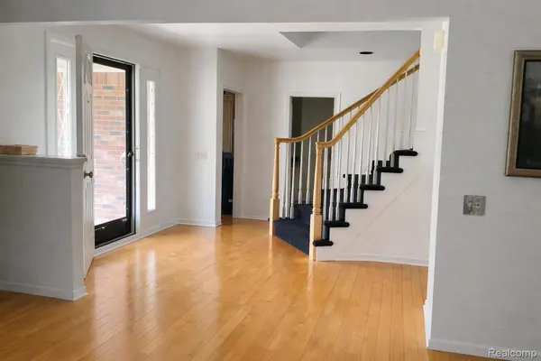 28746 Ramblewood DR, Farmington Hills, MI 48334