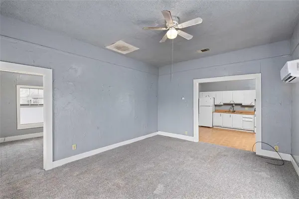 102 E Fitzgerald Street, Bangs, TX 76823