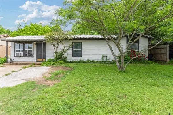716 N Cummings Drive, Alvarado, TX 76009