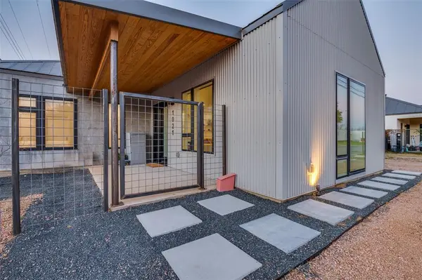 1021 Nomas Street, Dallas, TX 75212