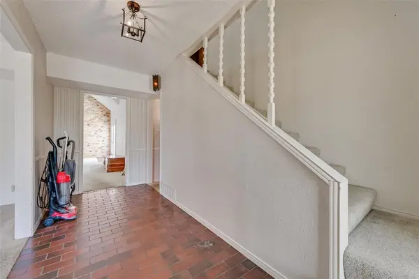 102 S Royal Oak Drive, Duncanville, TX 75116