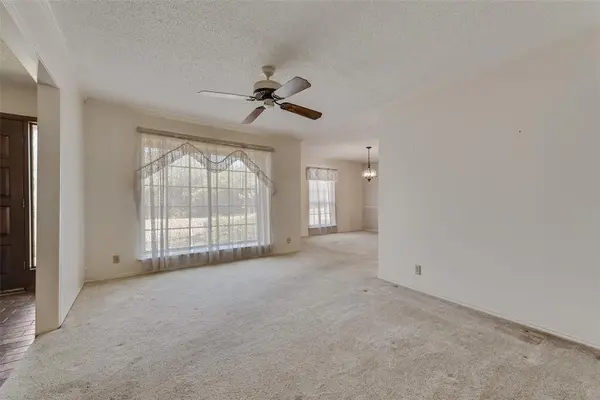 102 S Royal Oak Drive, Duncanville, TX 75116