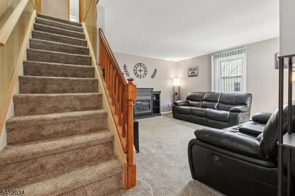 86 Kakeout Rd, Butler Boro, NJ 07405