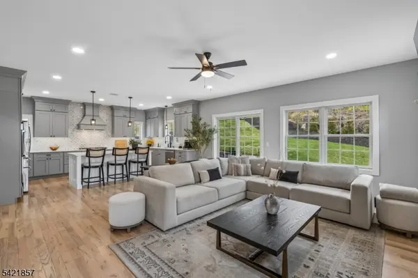 518-520 Cardinal Ln, Green Brook Twp., NJ 08812