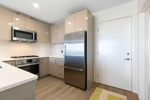 301 10 ST NW #611, Calgary, AB T2N 1V5