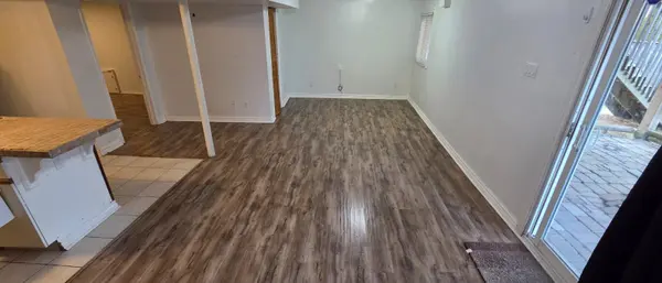 21 Fernbank PL, Whitby, ON L1R 1S9