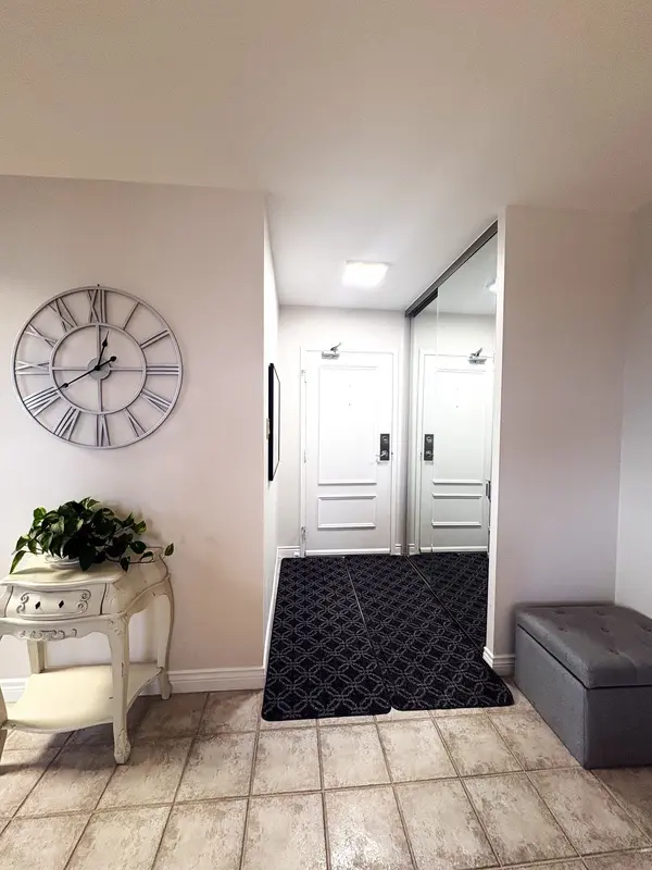 301 Frances AVE #1407, Hamilton, ON L8E 3W6