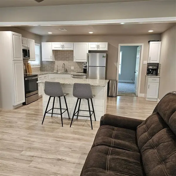 802 Brown Trail, Bedford, TX 76022