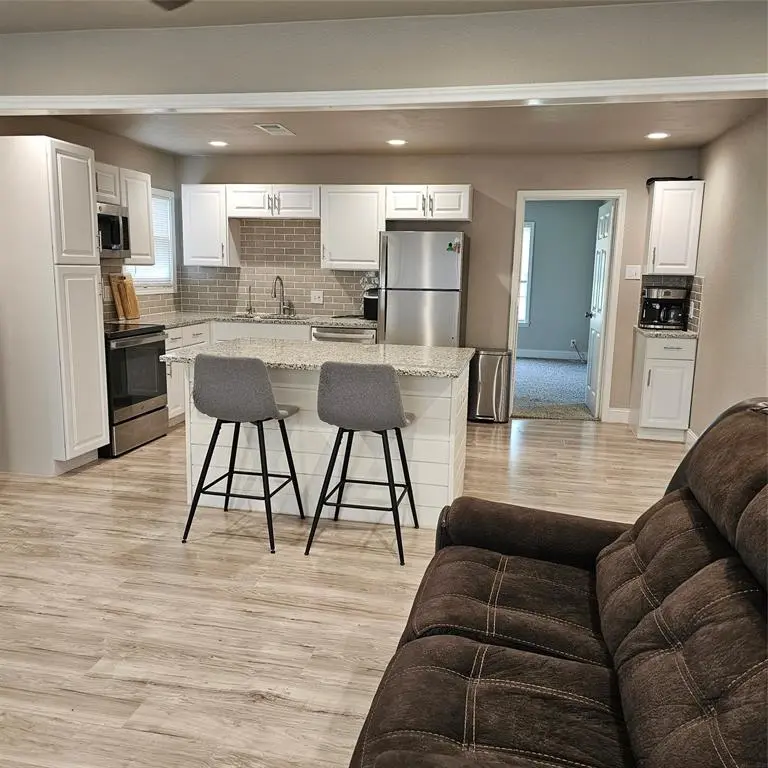 802 Brown Trail, Bedford, TX 76022