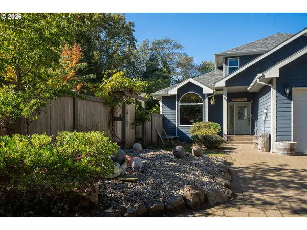 65 SE Schoolhouse ST, Depoe Bay, OR 97341