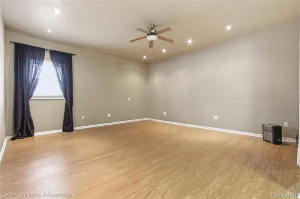 10388 Cedarlawn ST, Detroit, MI 48204