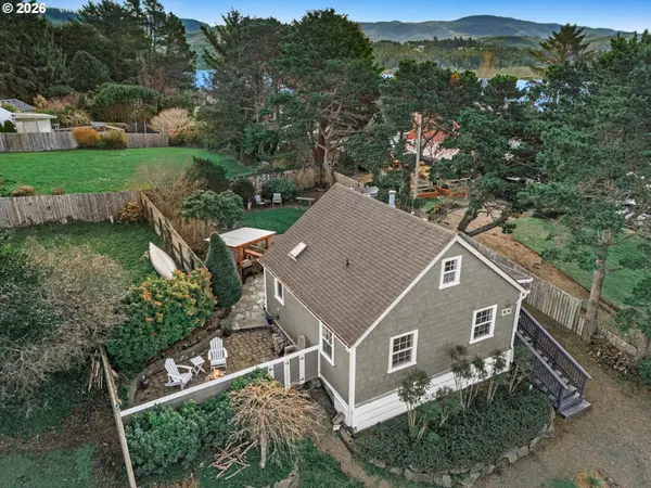 806 NE MAST AVE, Lincoln City, OR 97367