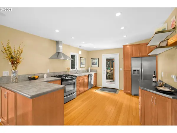 806 NE MAST AVE, Lincoln City, OR 97367